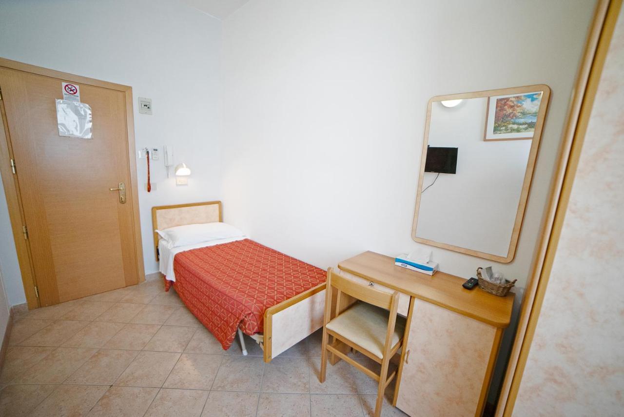Hotel Ricci Rimini Exterior photo